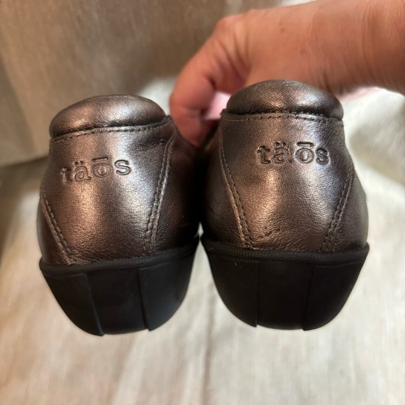 TAOS Sz 9.5 Pewter Colourway Leather Mary Jane Style Velcro Closure Shoes - Picture 7 of 10